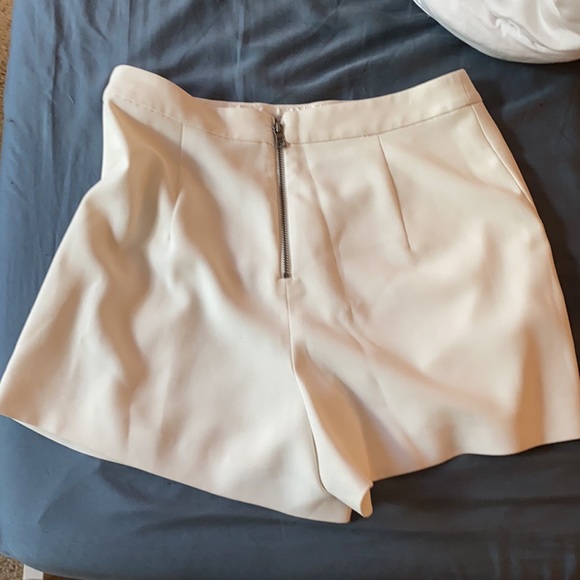 Alice and Olivia white tailored shorts - Picture 2 of 3